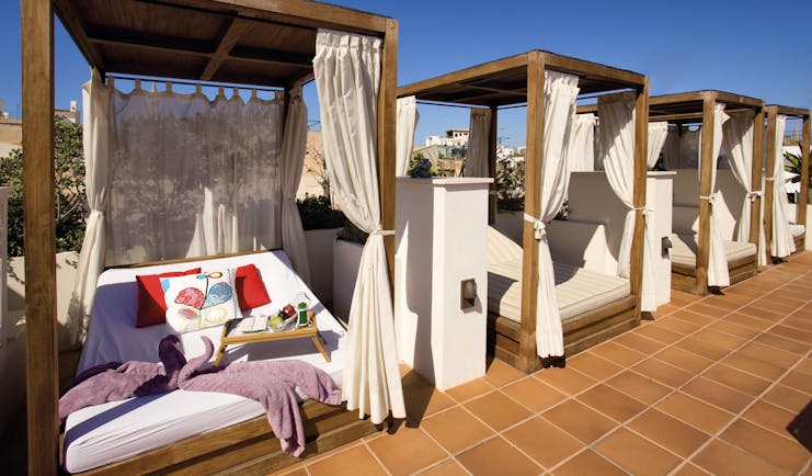 Hotel Palacio Ca Sa Galesa Mallorca sun terrace canopied sun beds
