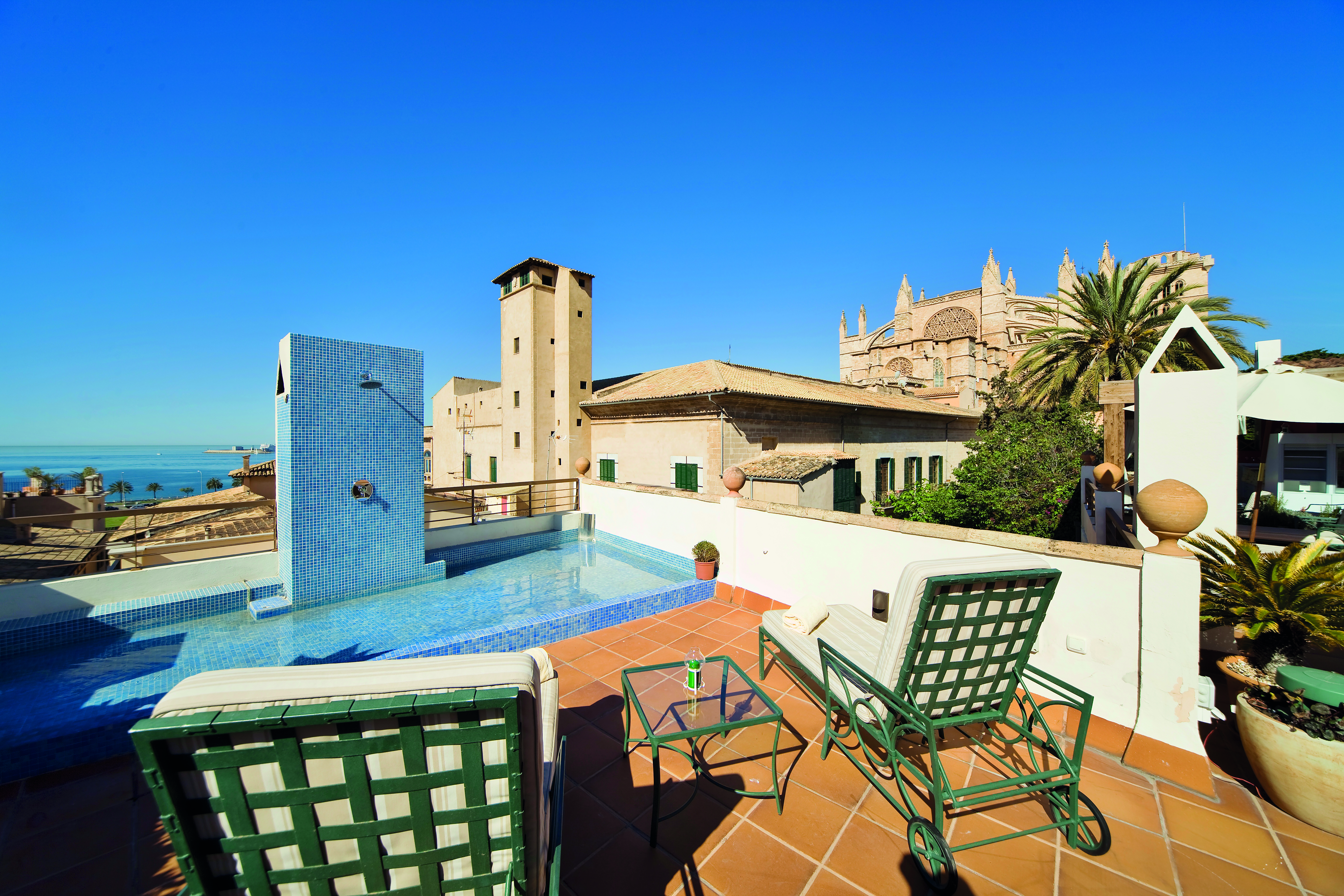 Hotel Palacio Ca Sa Galesa Mallorca terrace rooftop seating area pool city cathedral and sea views