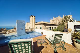 Hotel Palacio Ca Sa Galesa Mallorca terrace rooftop seating area pool city cathedral and sea views
