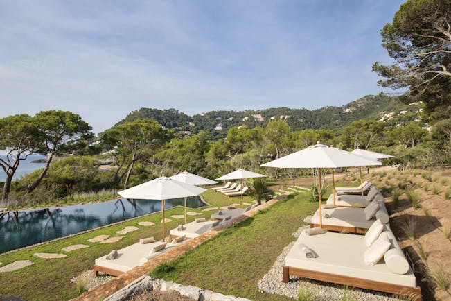 Pleta de Mar Mallorca infinity poolside sun loungers umbrellas overlooking sea