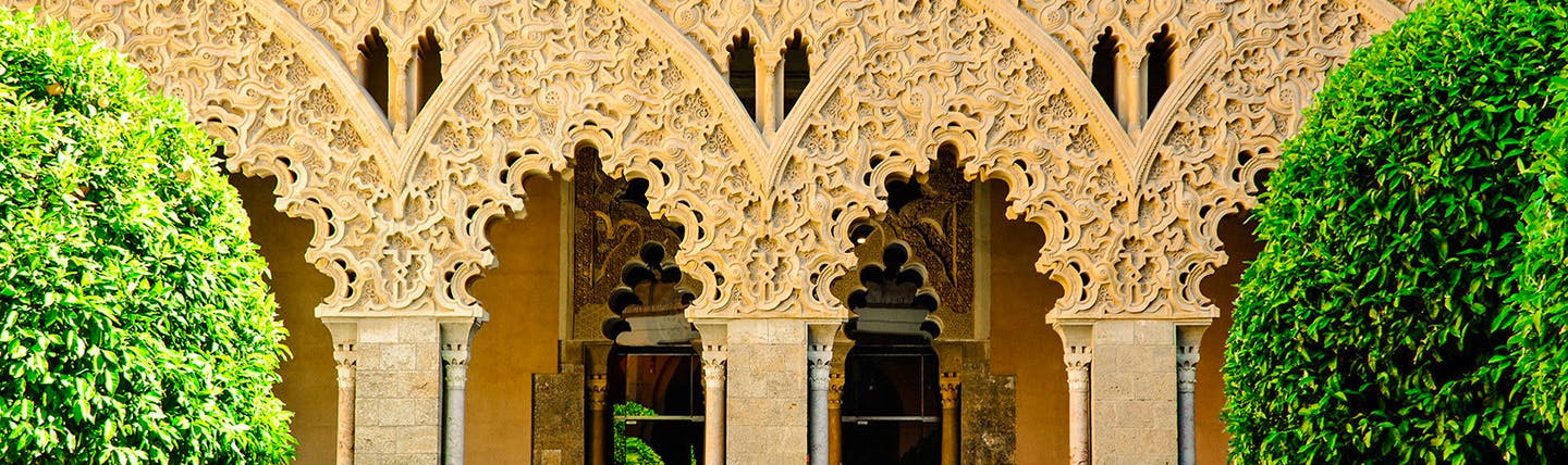 Aljaferia Zaragoza moorish arches and green trees