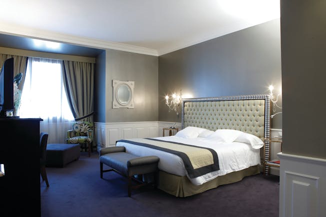 Hotel Carlton Bilbao junior suite bedroom bed ornate décor