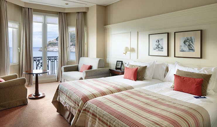 Hotel de Londres y de Ingleterra Basque classic seaview bedroom chairs view over the sea