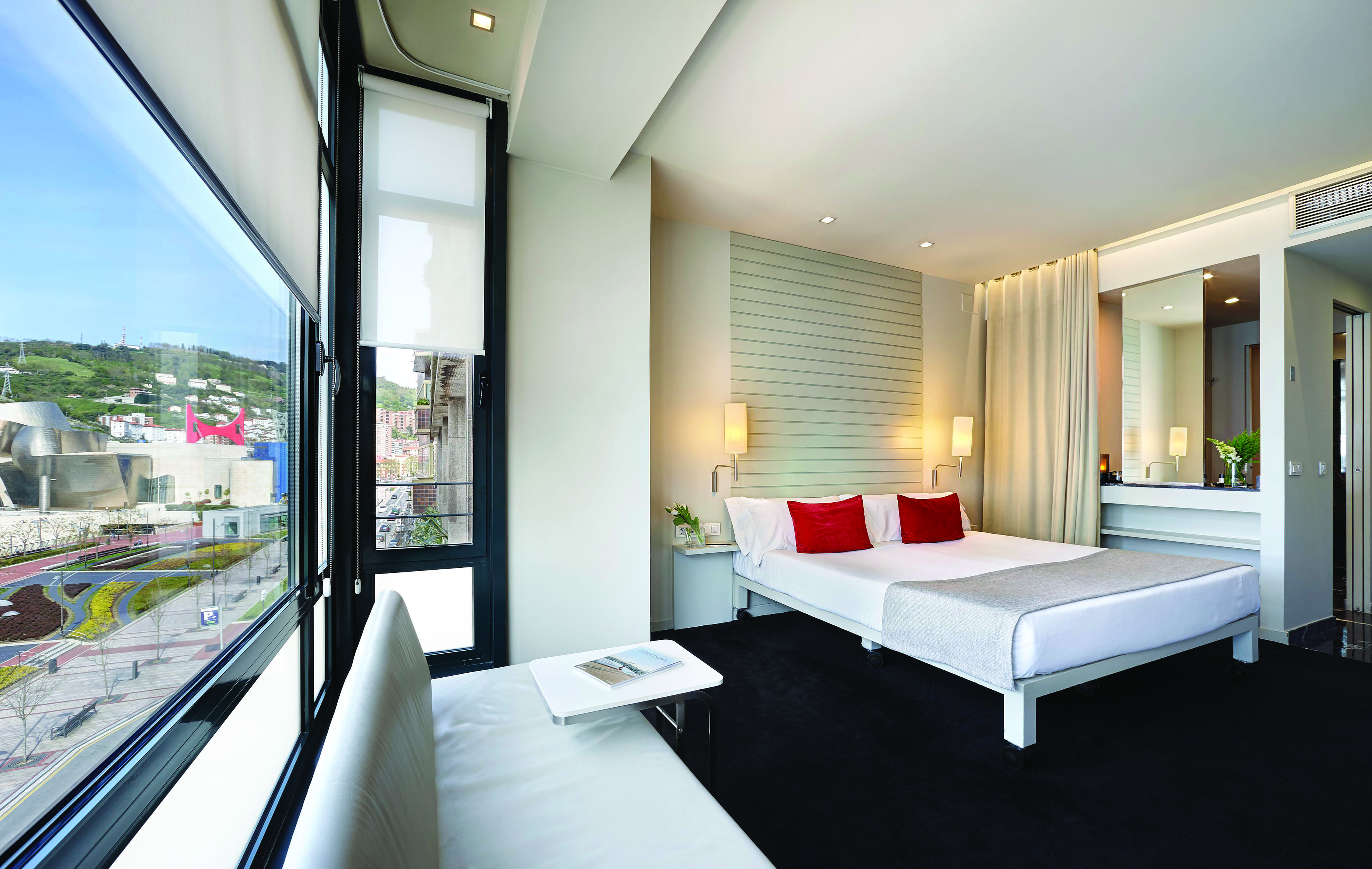 Hotel Miro Bilbao city privilege rooom double bed modern décor city views