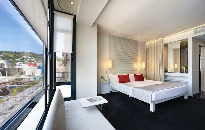 Hotel Miro Bilbao city privilege rooom double bed modern décor city views