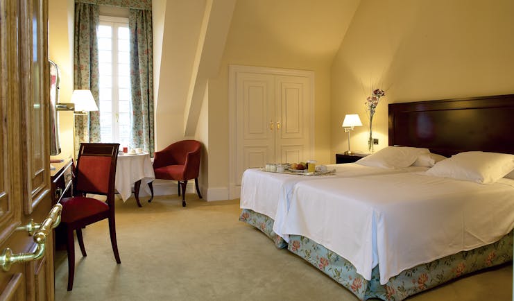 Villa Soro Basque double bedroom elegant décor