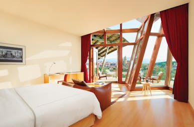 Suite with double bed, seating areas and views over the mountains