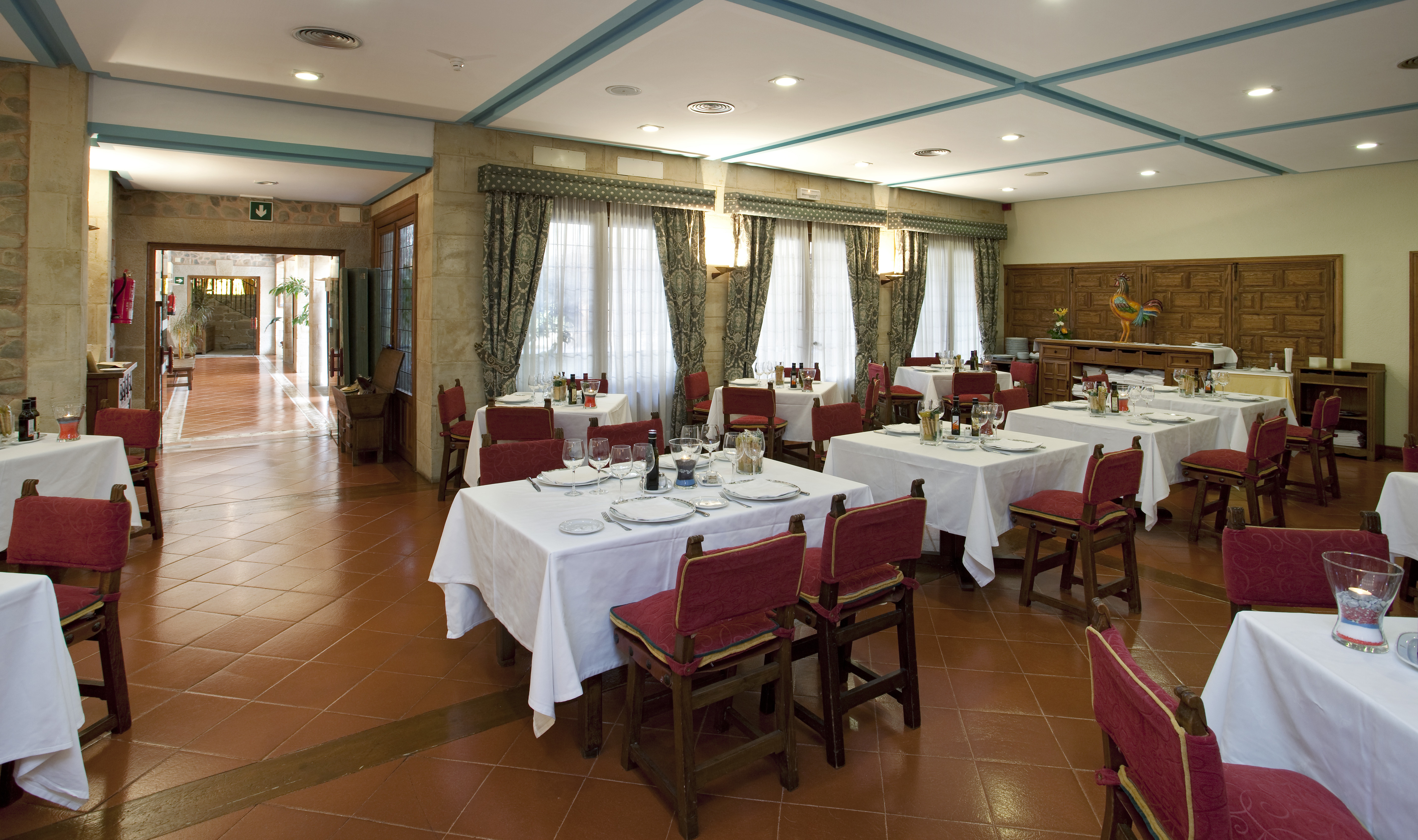 parador de santo domingo de la calzada spacious dining room