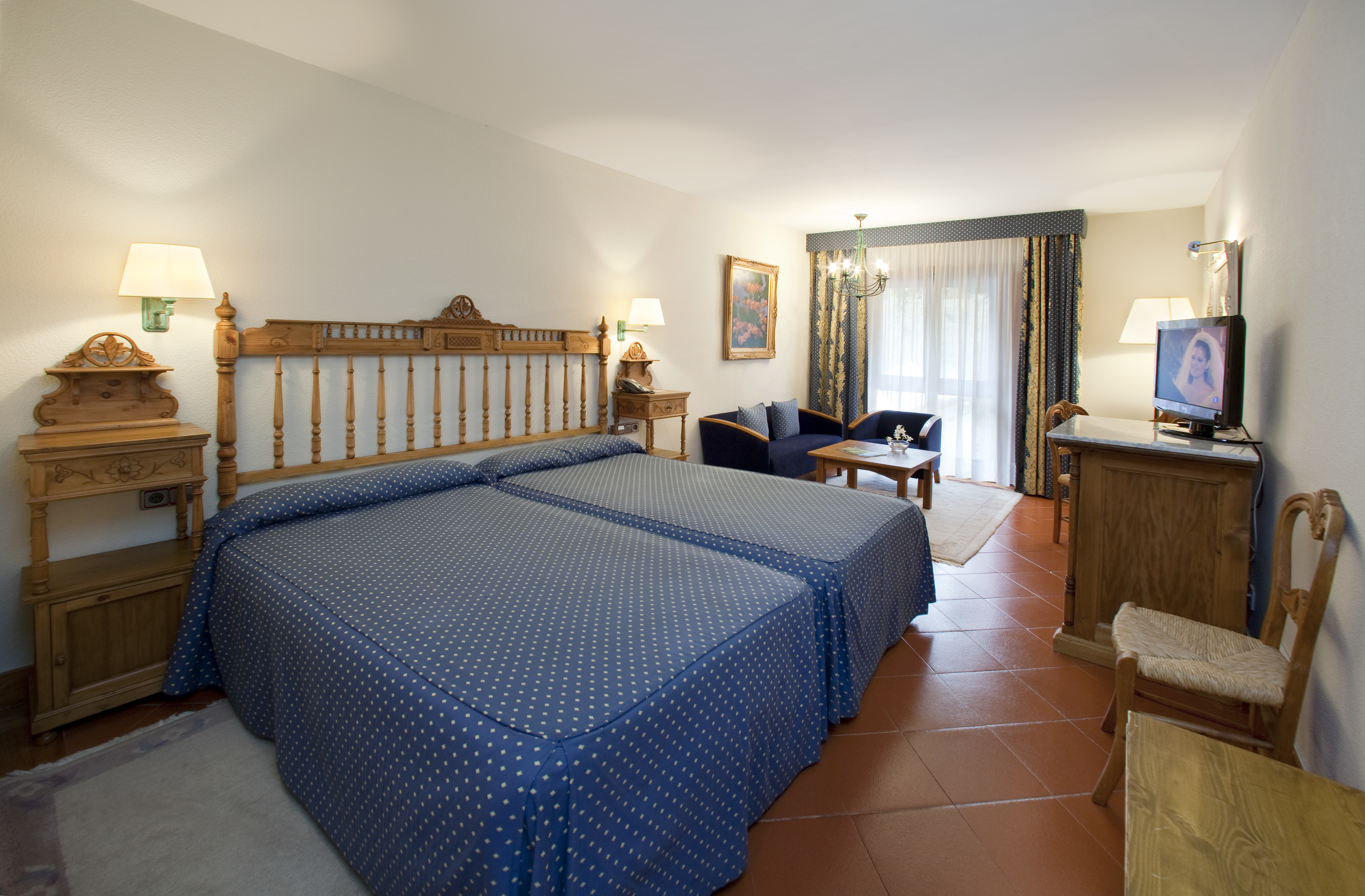 parador de santo domingo de la calzada, double room with white ceiling