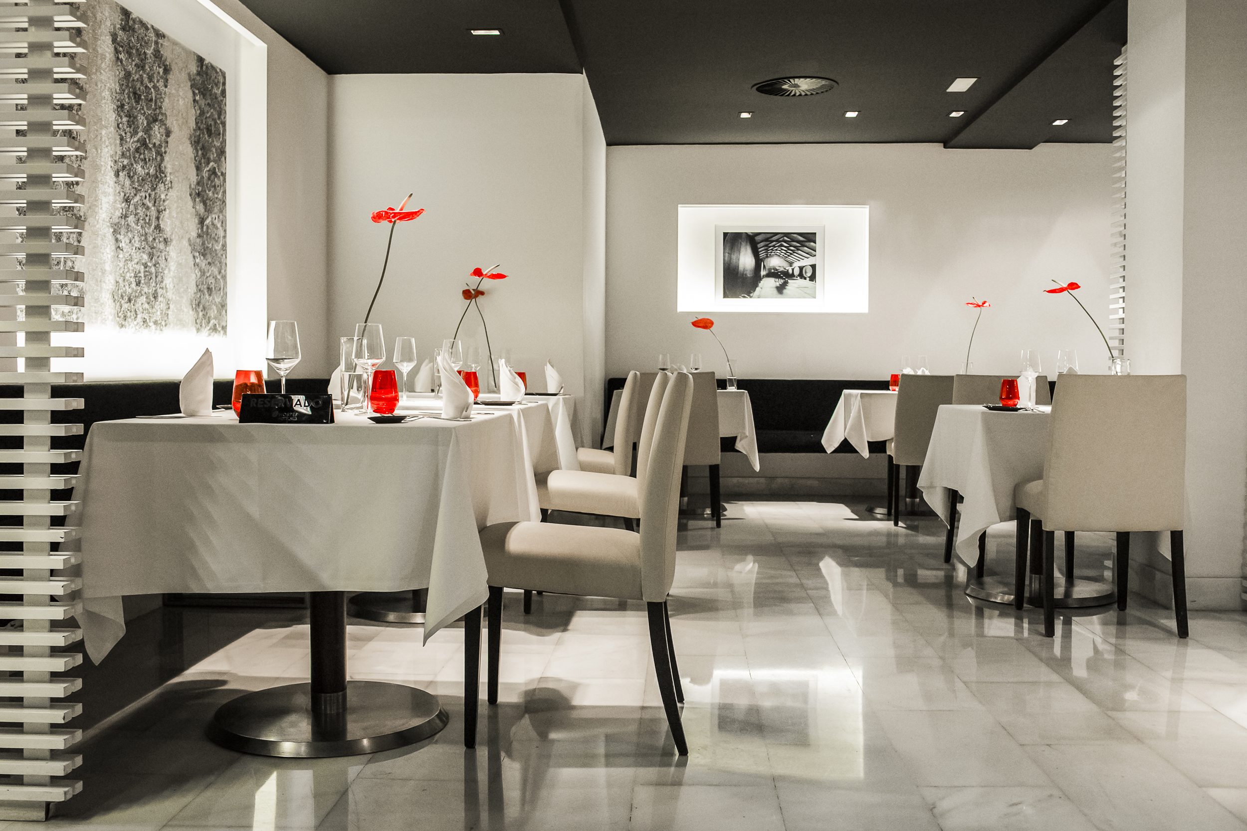 Hospes Amerigo Alicante grey beige walls and floor of restaurant