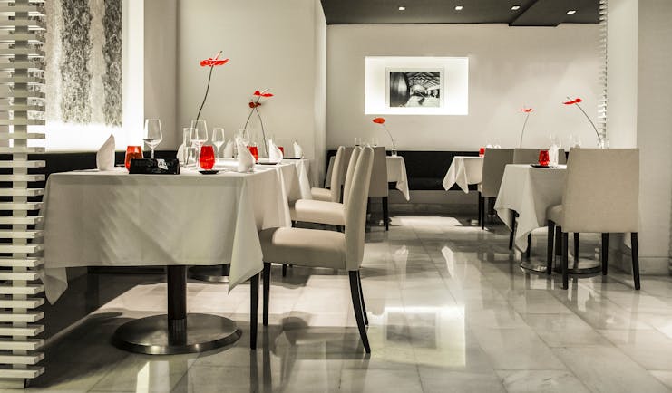 Hospes Amerigo Alicante grey beige walls and floor of restaurant