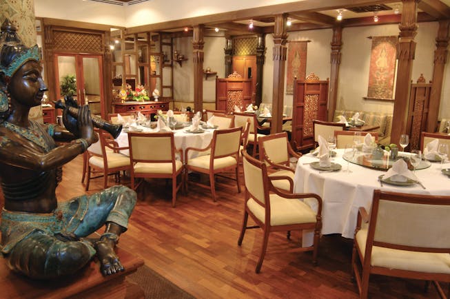 Cinnamon Lakeside Sri Lanka restaurant thai décor indoor dining