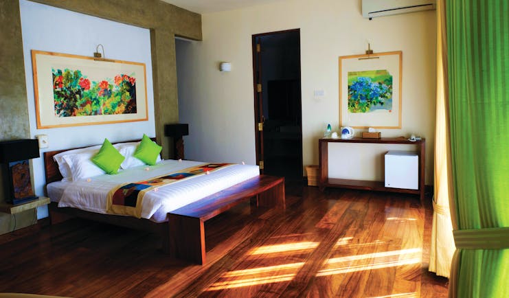 Zylan Sri Lanka executive room bed furniture bright modern décor