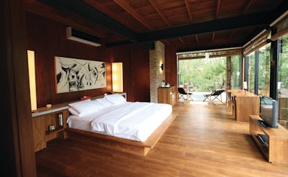 Kalundewa Retreat deluxe chalet, double bed, wooden floors, access to balcony with treetop views