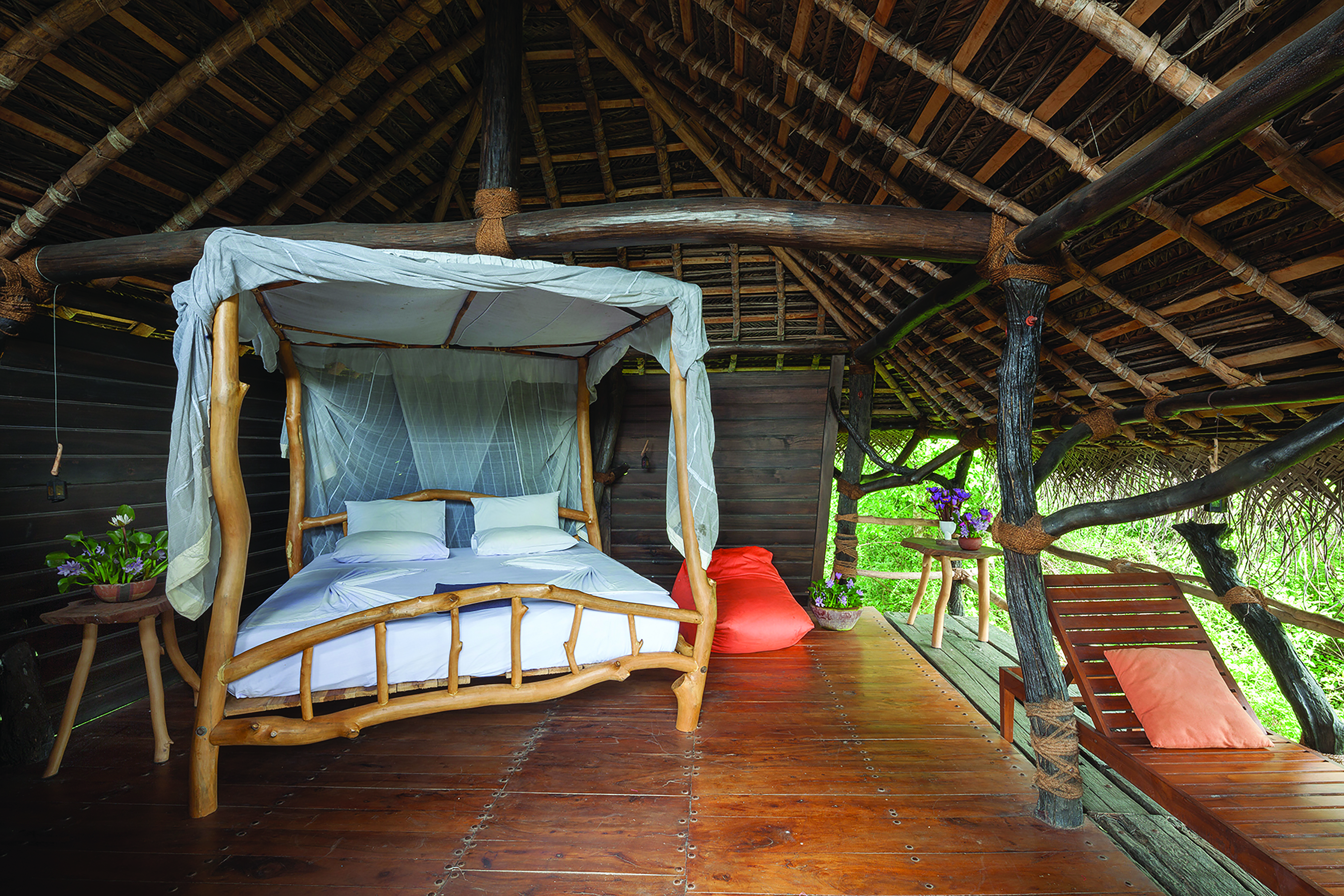 The Mudhouse hut interior, double bed, tree house