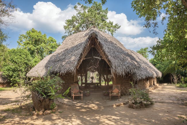 The Mudhouse hut, indoor and outdoor seating