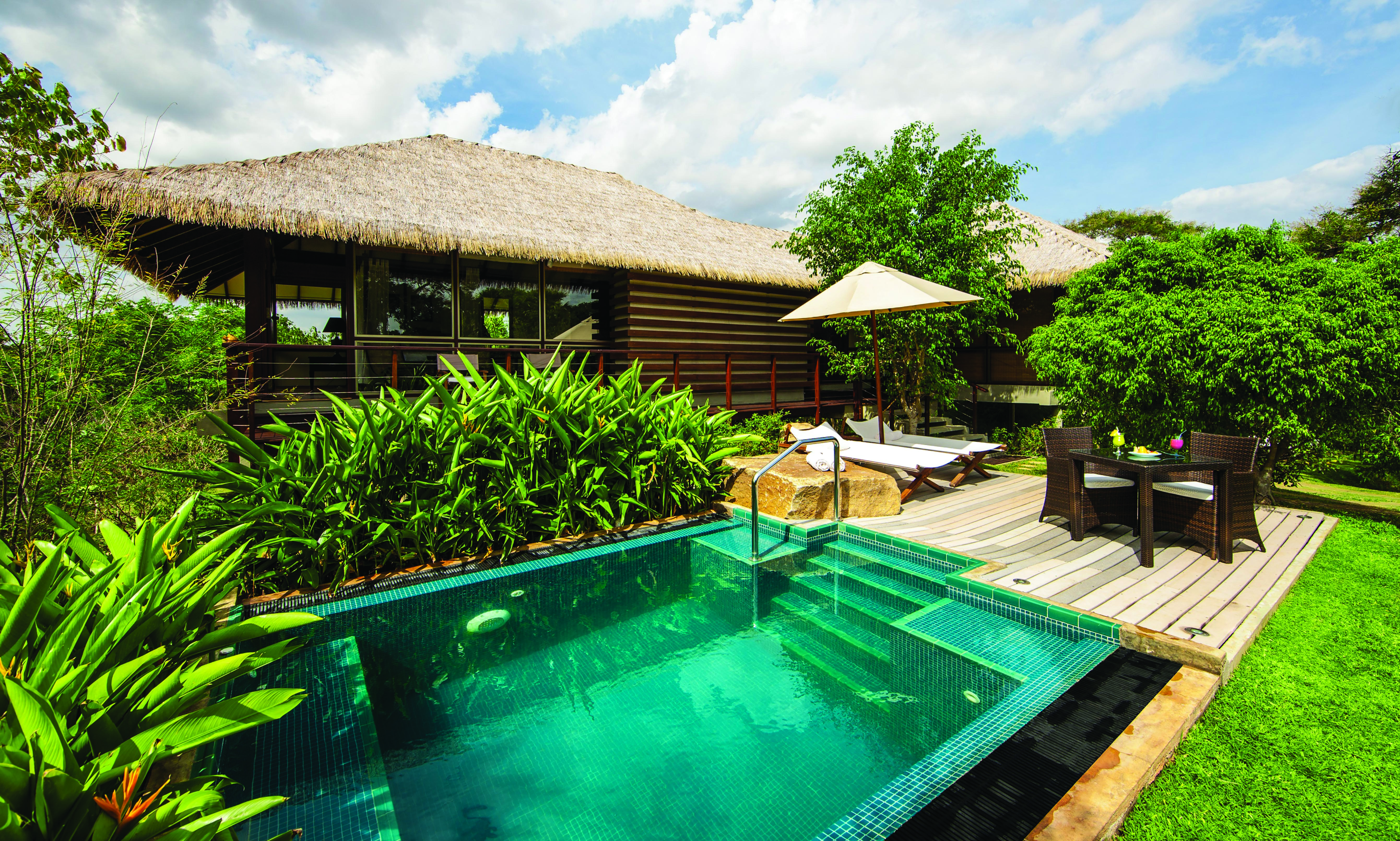 Ulagalla Resort villa pool, private pool and garden, terrace area, umbrella, table