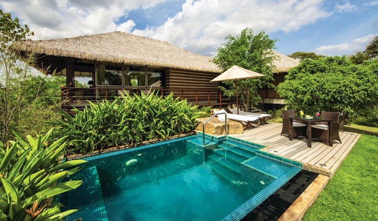 Ulagalla Resort villa pool, private pool and garden, terrace area, umbrella, table