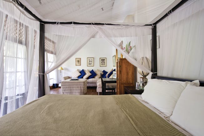 41 Lighthouse Street Sri Lanka canopied four poster bed sofa elegant décor