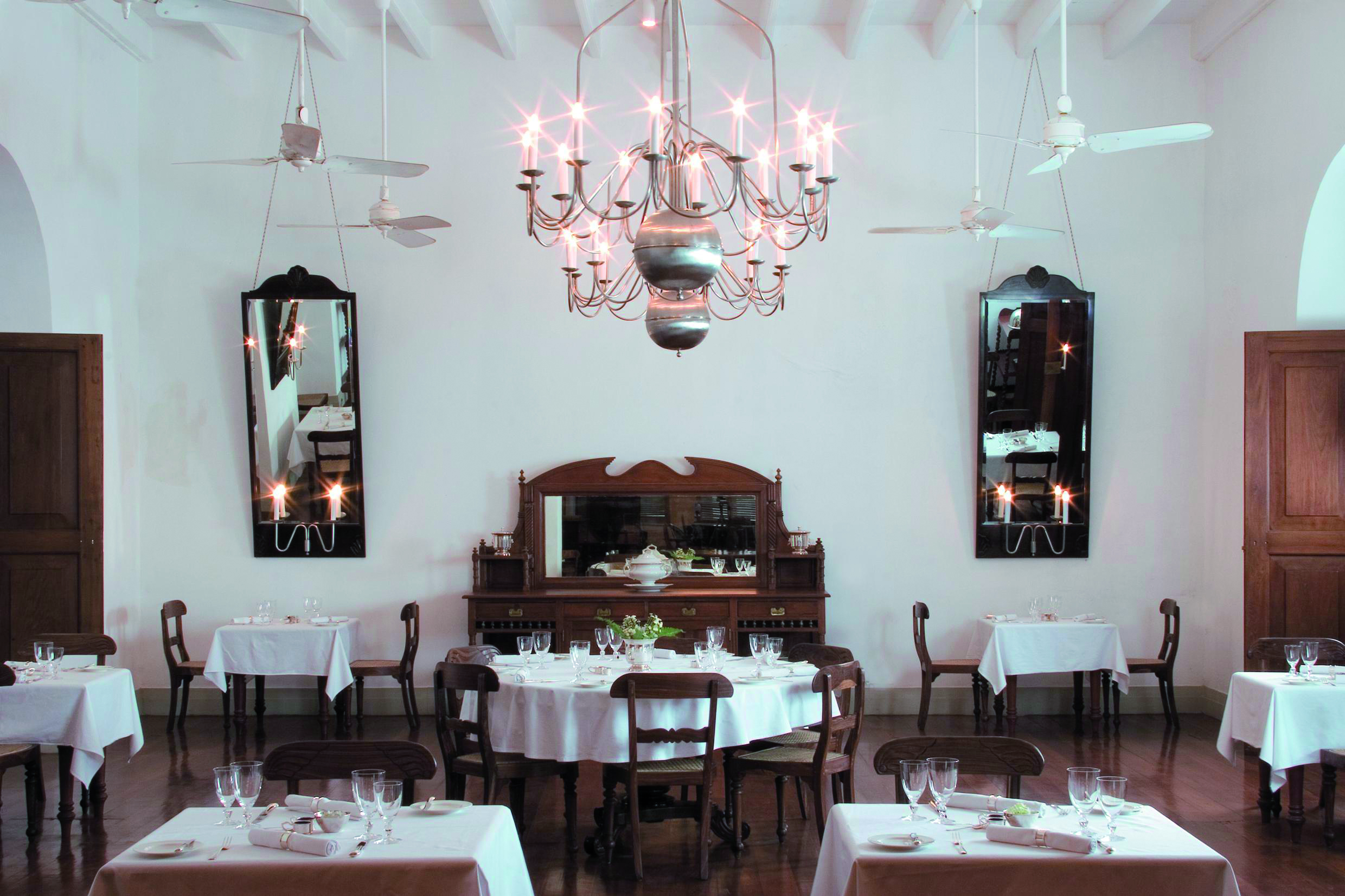 Amangalla  Sri Lanka dining room traditional colonial minimalist decor chandeliers