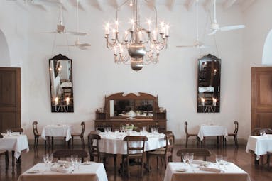 Amangalla  Sri Lanka dining room traditional colonial minimalist decor chandeliers