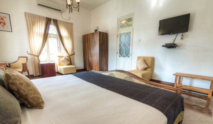 Deco On 44 Sri Lanka guestroom bed armchair elegant décor