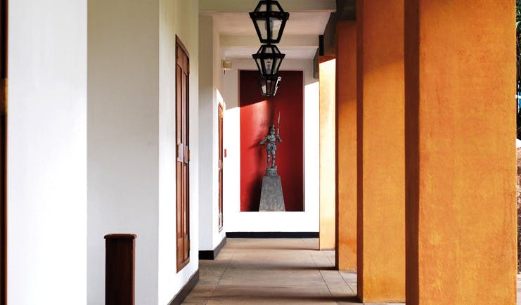 Jetwing Lighthouse Sri Lanka corridor with statue