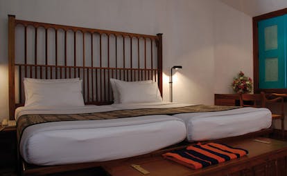 Jetwing Lighthouse Sri Lanka deluxe room traditional decor