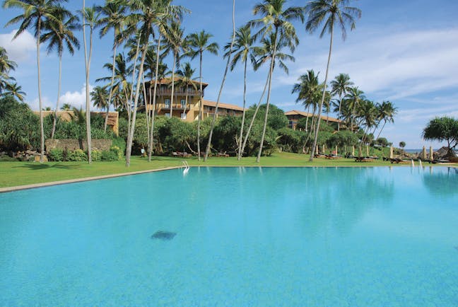 Jetwing Lighthouse Sri Lanka outdoor pool garden hotel view palm trees