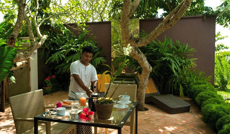 Kahanda Kanda Sri Lanka breakfast peacock garden waiter preparing breakfast in garden terrace