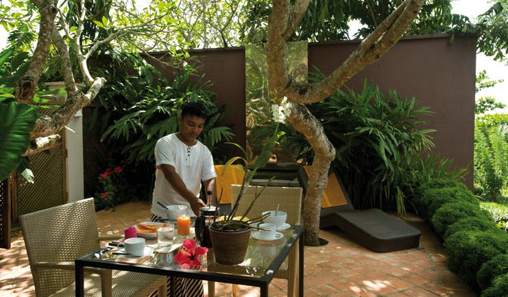 Kahanda Kanda Sri Lanka breakfast peacock garden waiter preparing breakfast in garden terrace