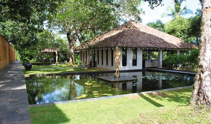 Kahanda Kanda Sri Lanka lounge pavilion bungalow pond with buddha statue