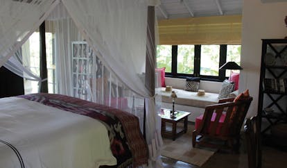 Kahanda Kanda Sri Lanka mango suite four poster bed white drapes seating area 