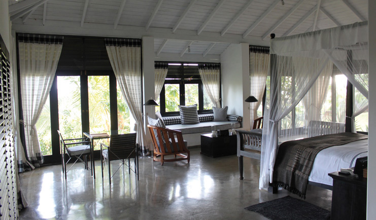 Kahanda Kanda Sri Lanka peacock suite bedroom four poster bed seating area 