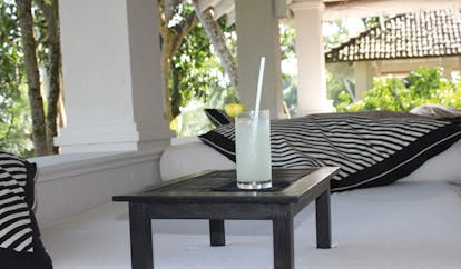 Kahanda Kanda Sri Lanka refreshment seating area with small table and lemonade 