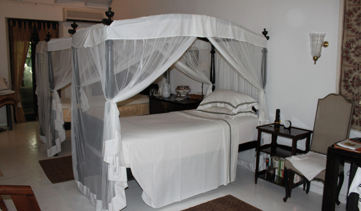 Kahanda Kanda Sri Lanka tea suite twin four poster beds 