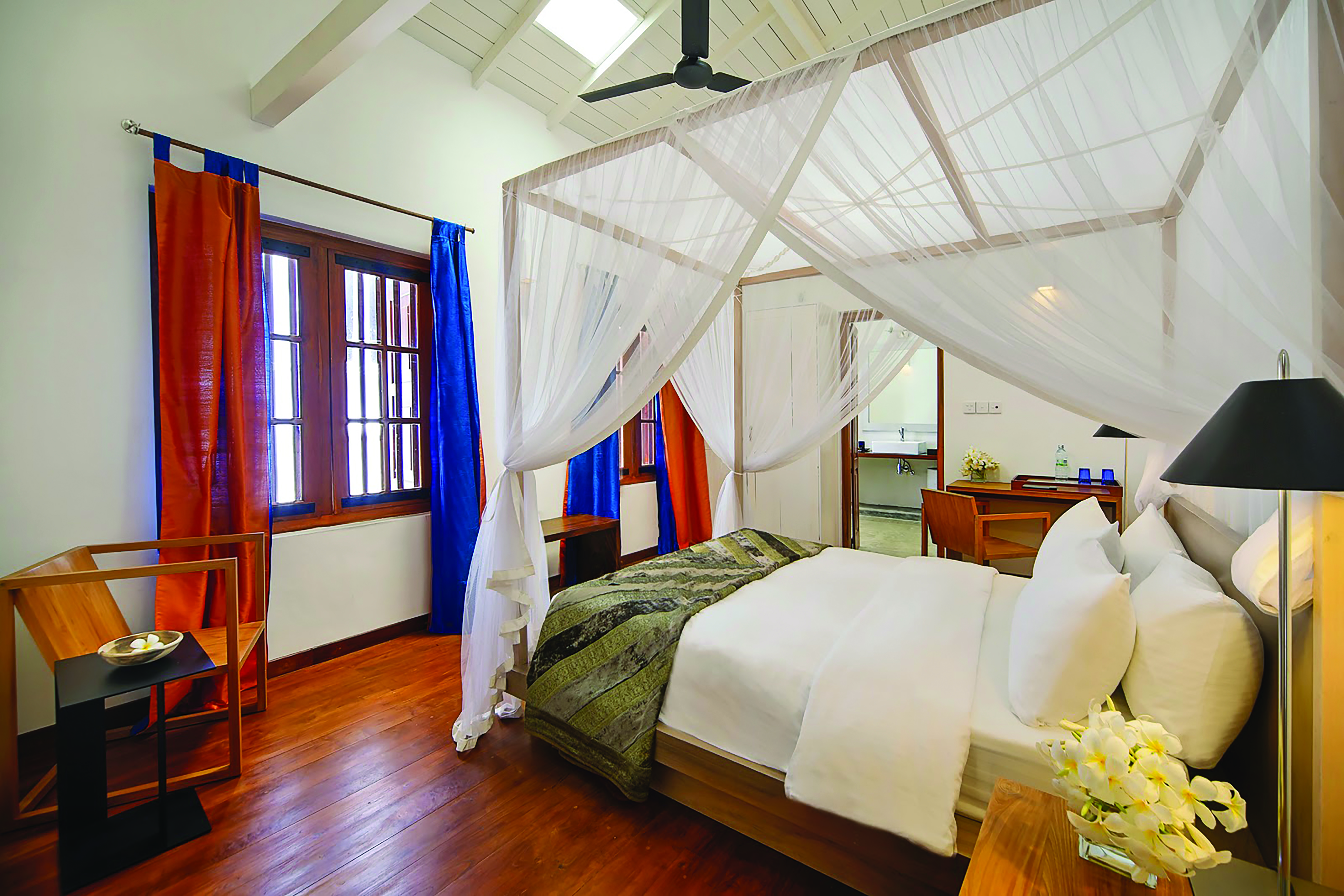 The Fort Printers new wing room, canopied bed, en suite bathroom, modern clean decor