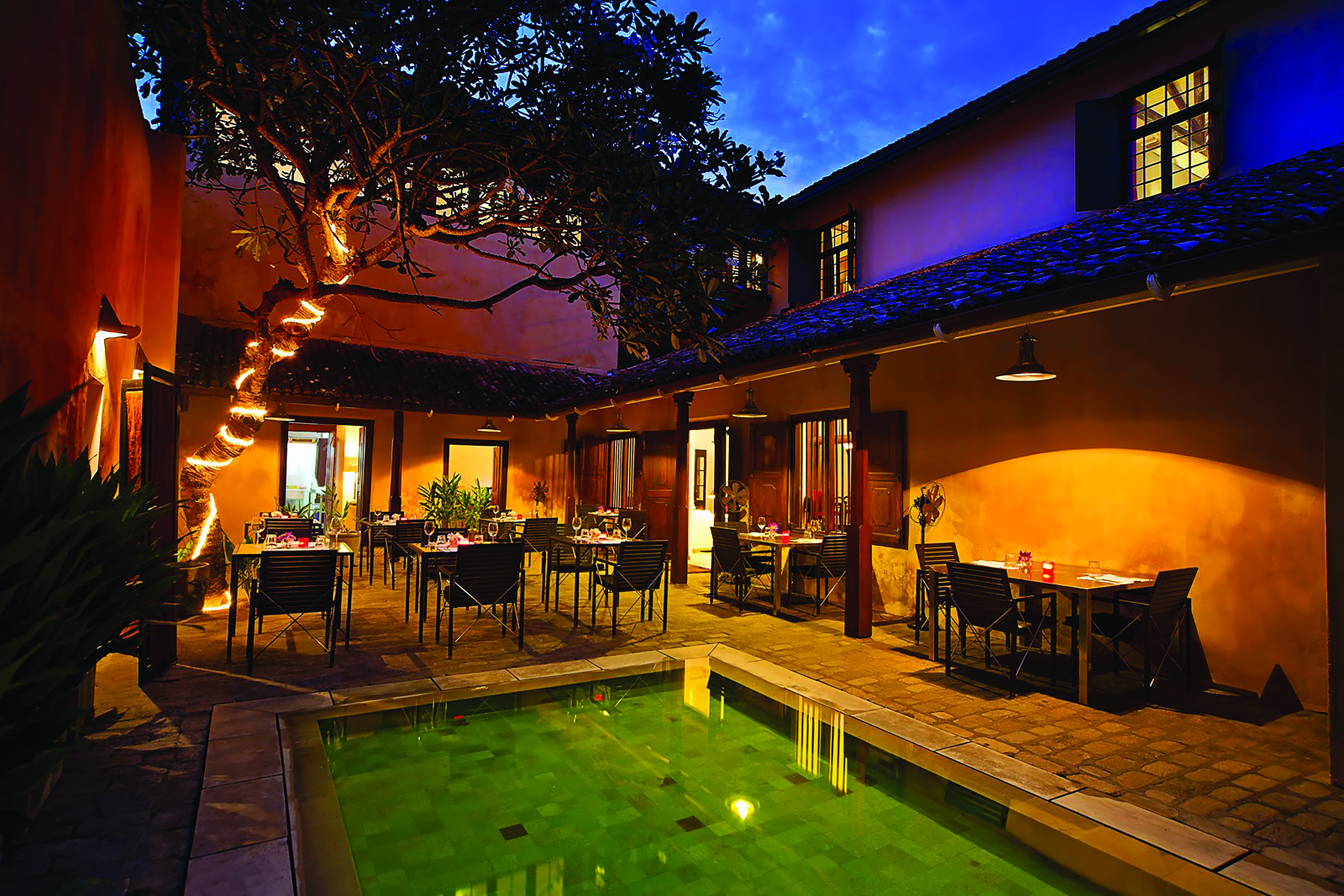The Fort Printers pool in hotel courtyard, overlooked by outdoor dining area