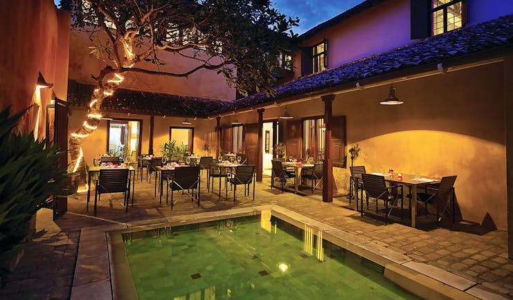 The Fort Printers pool in hotel courtyard, overlooked by outdoor dining area