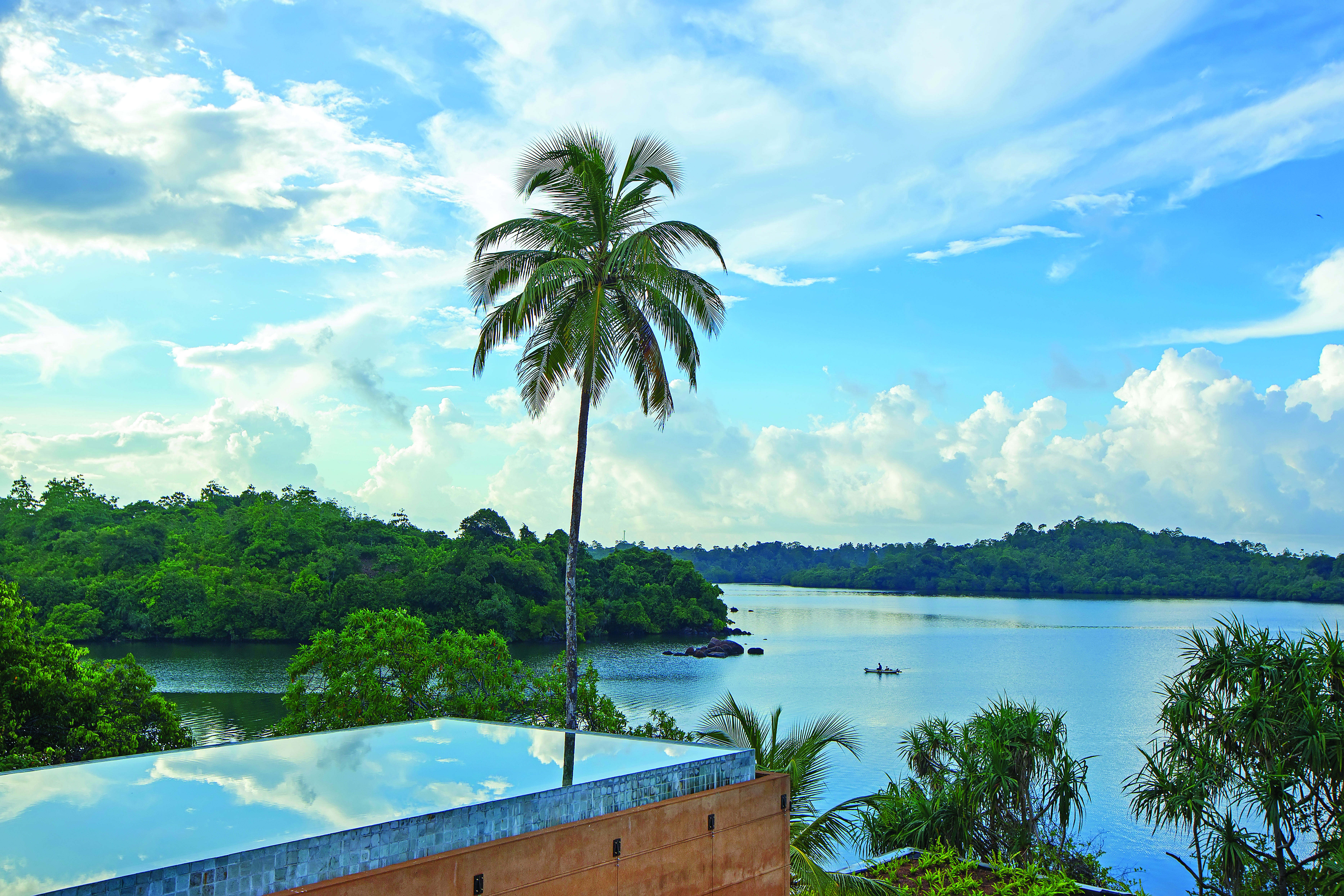 Tri Lanka Sri Lanka infinity pool overlooking lake