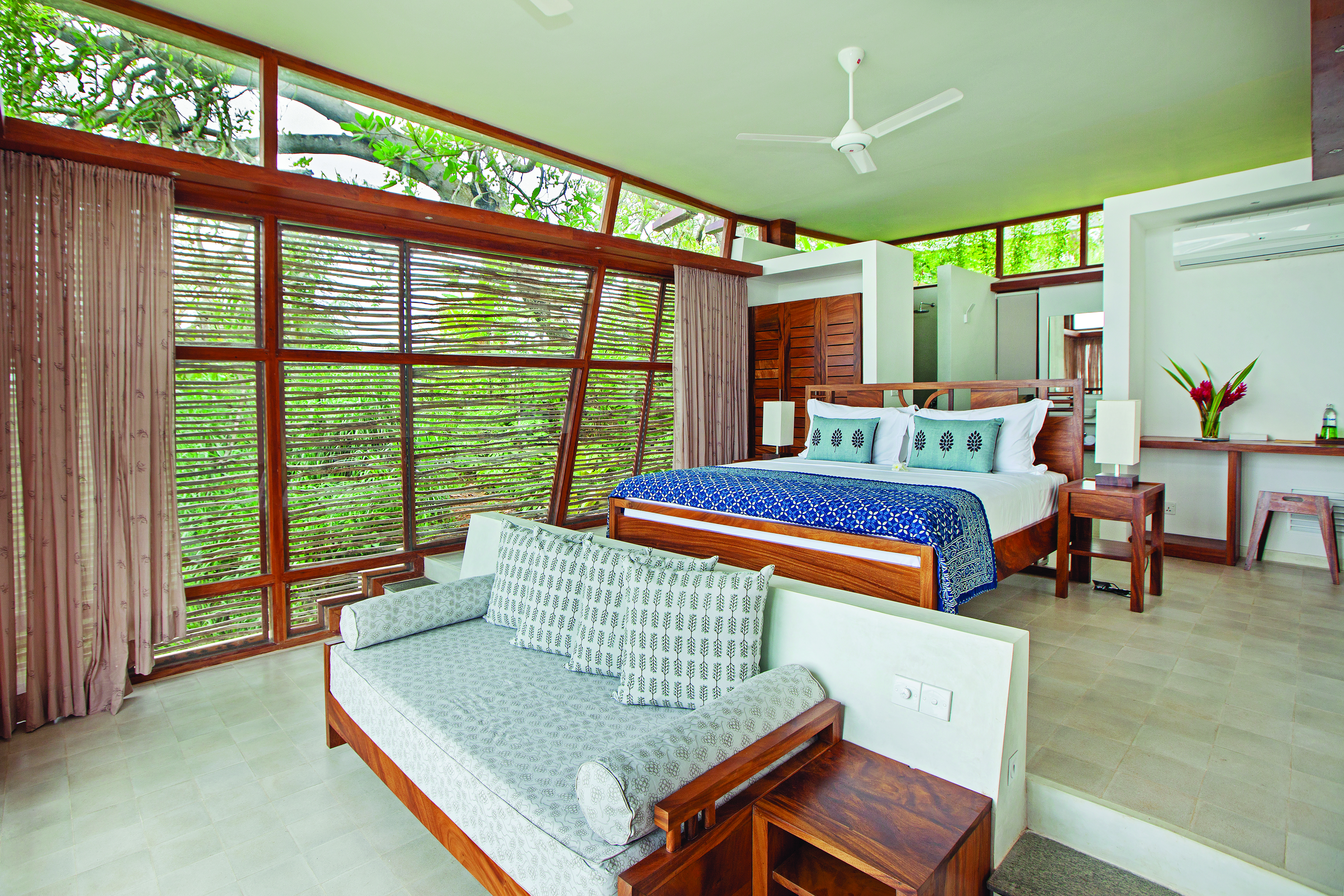 Tri Lanka Sri Lanka lake villa interior bed sofa wicker walls modern décor