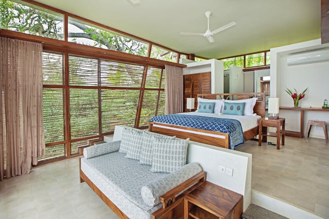Tri Lanka Sri Lanka lake villa interior bed sofa wicker walls modern décor