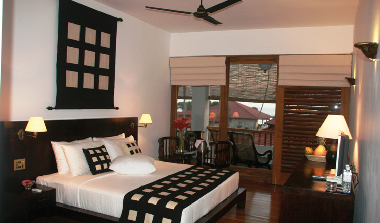Weligama Bay Resort Sri Lanka superior room with bed and balcony
