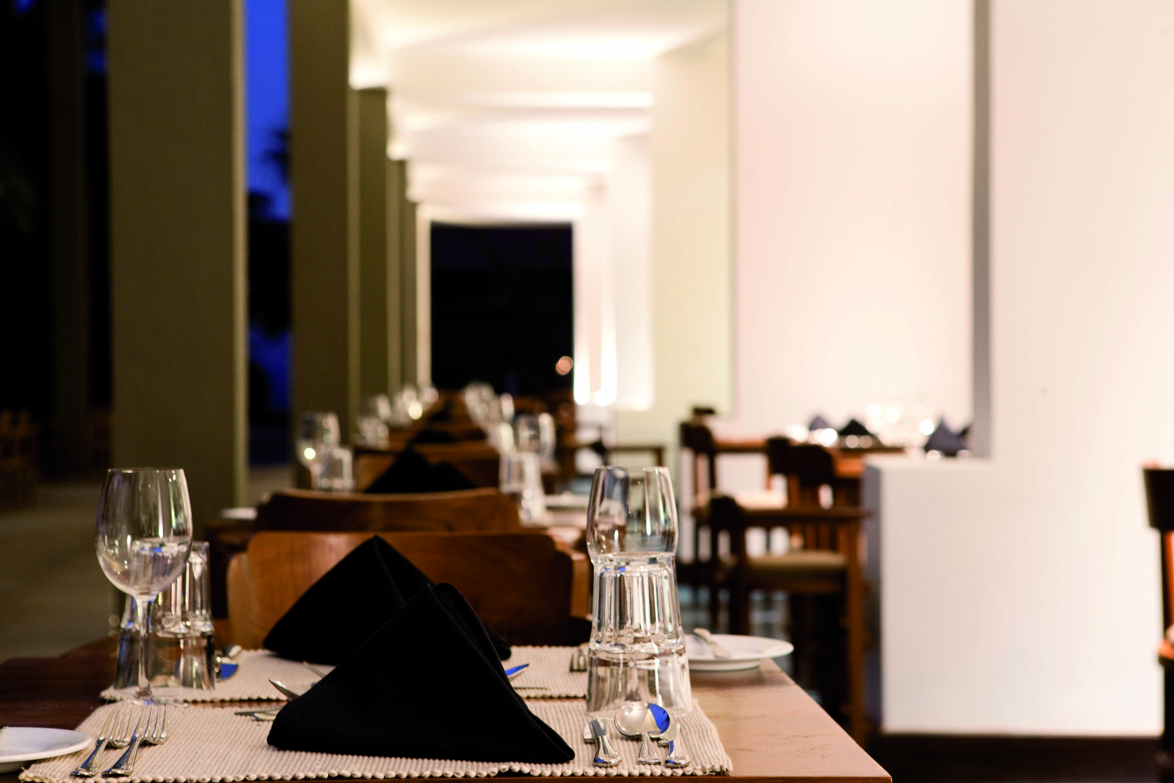 Jetwing Blue Sri Lanka restaurant indoor dining area modern décor