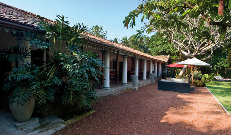 https://expressions-images.imgix.net/destination/sri-lanka/negombo-and-west-coast/the-wallawwa-exh951/the-wallawwa-sri-lanka-exterior.jpg?auto=format%2Ccompress%2Cenhance&crop=entropy&fit=crop&h=434&w=741