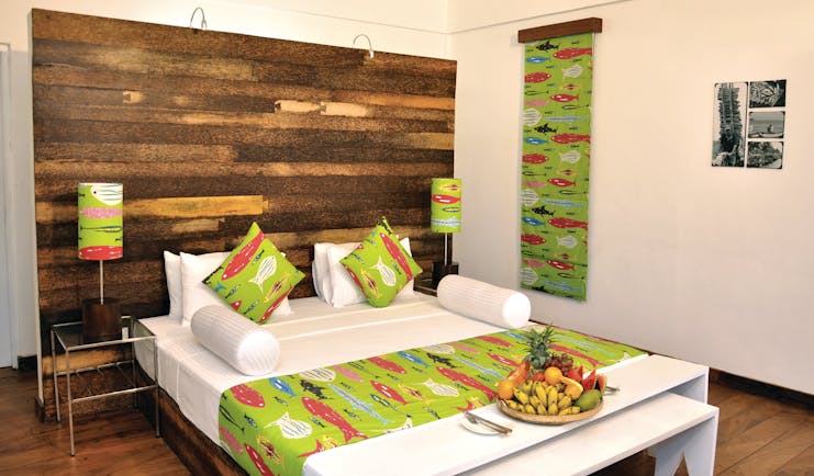 Maalu Maalu Sri Lanka deluxe room bed bright modern décor 