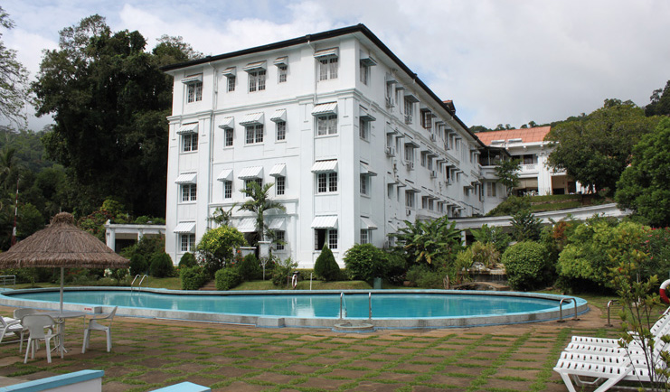 Hotel Suisse Sri Lanka outdoor pool loungers hotel view