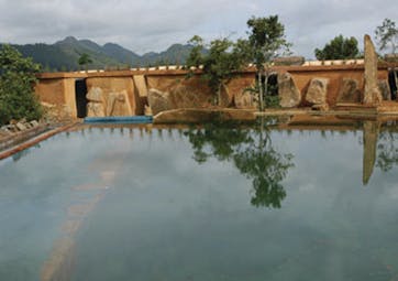 Living Heritage Sri Lanka infinity pool overlooking edge of rainforest