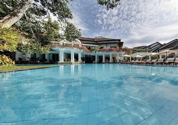 Mahaweli Reach Hotel pool, sun loungers, umbrellas
