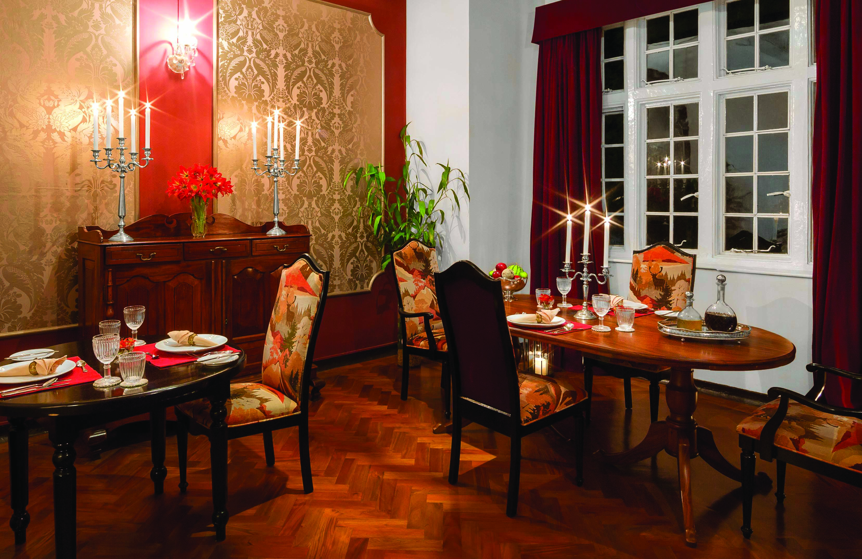Taylor's Hill Sri Lanka dining room tables and chairs ornate décor